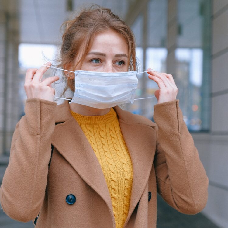 Woman wearing face mask 3902882